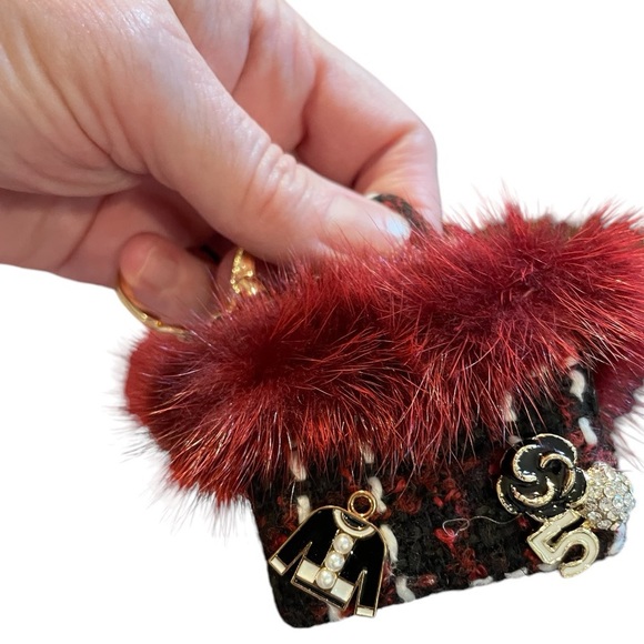 🆕 Mink Small Fragrance Holder - Women's Bag Pendant Key Chain Ring - Lux Red - Picture 5 of 8